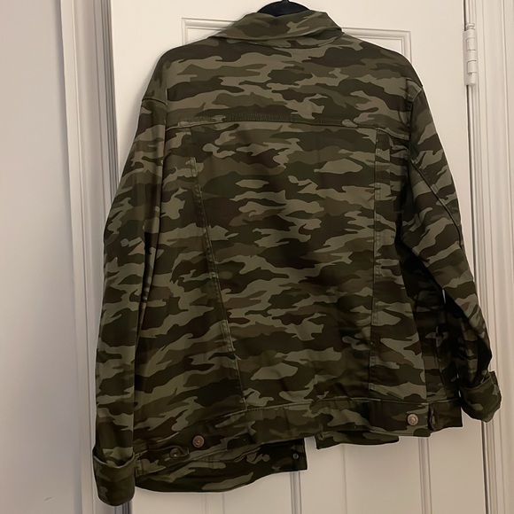 New without tags Levi’s Camo Trucker jacket size 2X - Picture 2 of 6